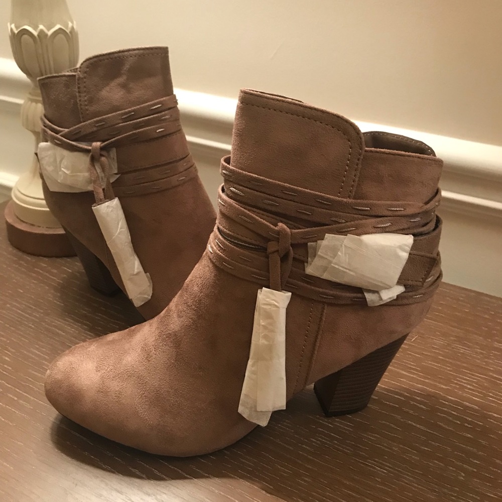 BRAND NEW! Brown Heeled Boots